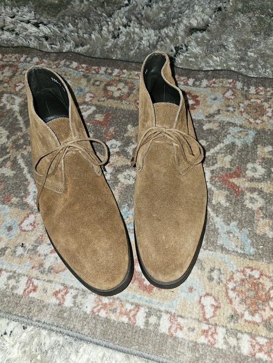 TO BOOT NEW YORK Beautiful Cognac Suede Chukka Boots Size 10 Pre-owned!!